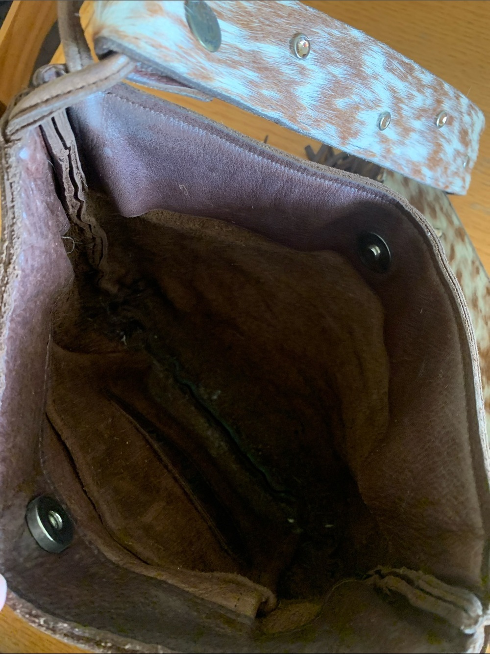 Fringed Brown Leather Shoulder Bag with Patterned Strap - Picture 4 of 10